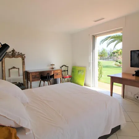 Le Domaine Des Vignes-spacieuse Villa/piscine Hyeres