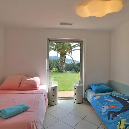 Le Domaine Des Vignes-spacieuse Villa/piscine Villa Hyeres