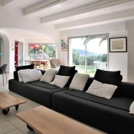 Le Domaine Des Vignes-spacieuse Villa/piscine Villa Hyeres