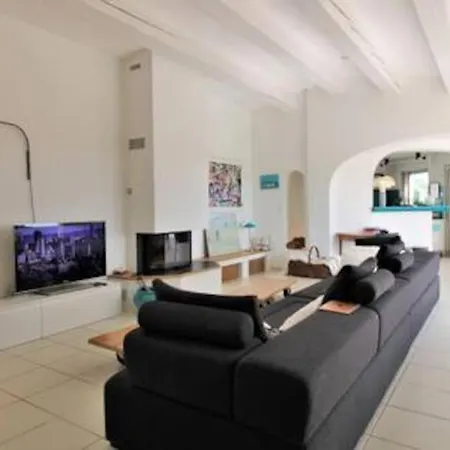 Le Domaine Des Vignes-spacieuse Villa/piscine Hyeres